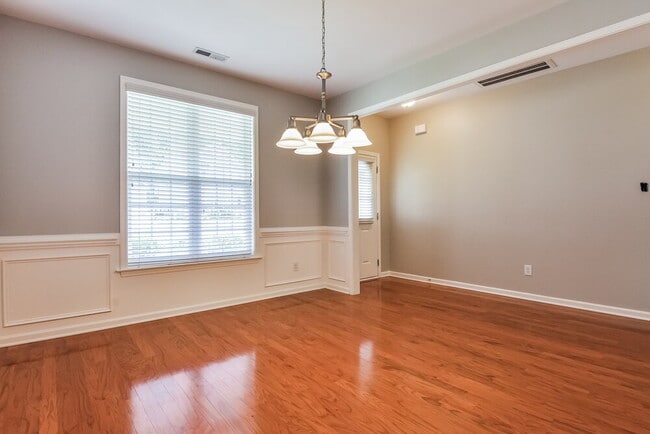 Building Photo - 117 Pearson Place