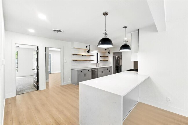 Foto del edificio - 6906 Twin Crest Dr