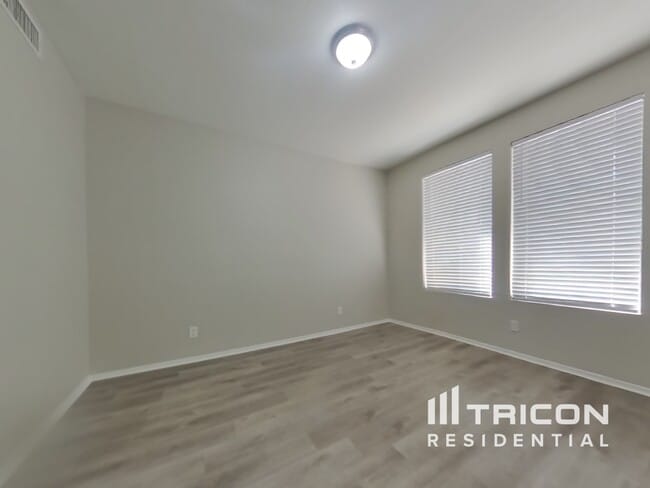 Foto del edificio - 5332 E Holmes Ave