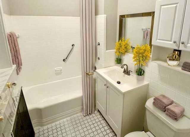 Building Photo - 8 Alton Pl