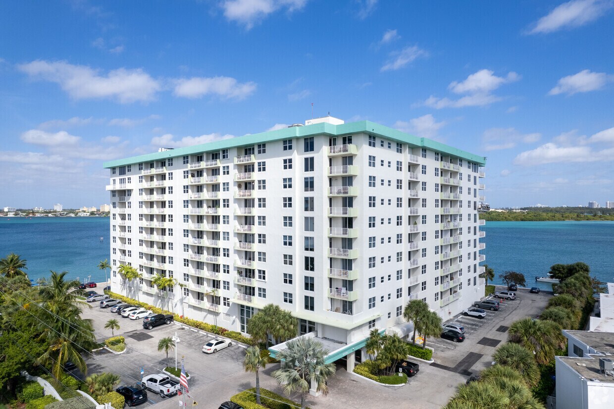 Foto principal - Island Pointe Condominiums