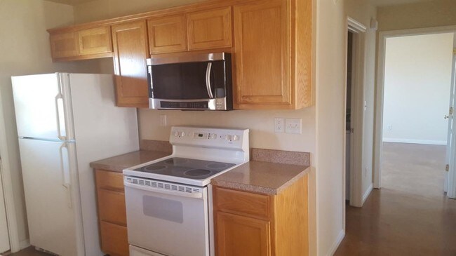 Building Photo - 2241 Ridgeview Drive