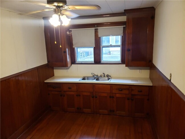 Building Photo - 36 Roberts St