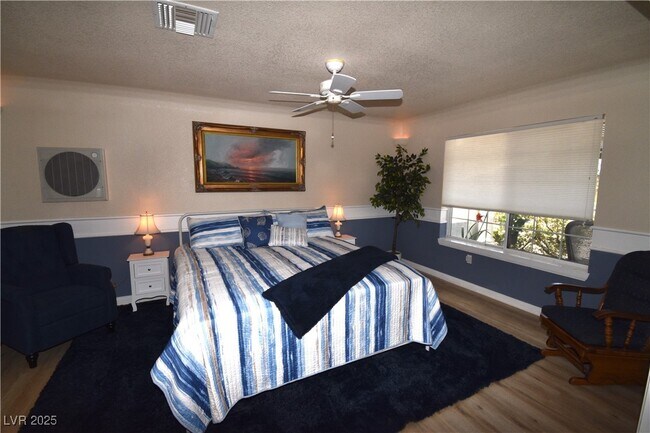 Foto del edificio - 6889 Beverly Glen Ave