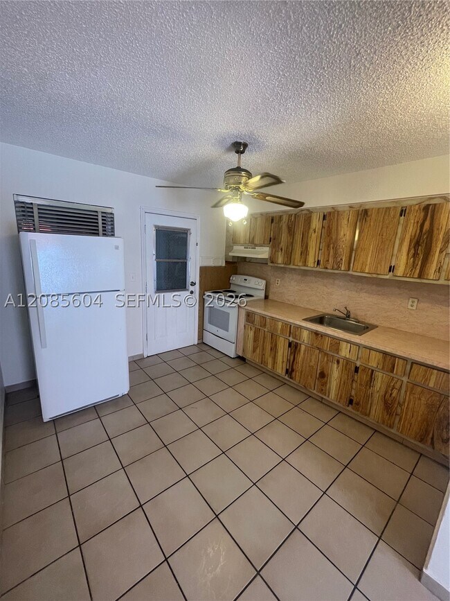 Foto del edificio - 1529 SW 2nd St