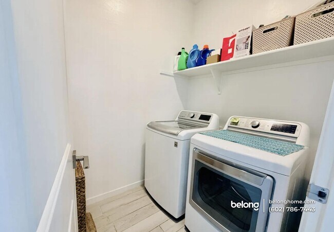 Building Photo - 40356 W Shaver Dr