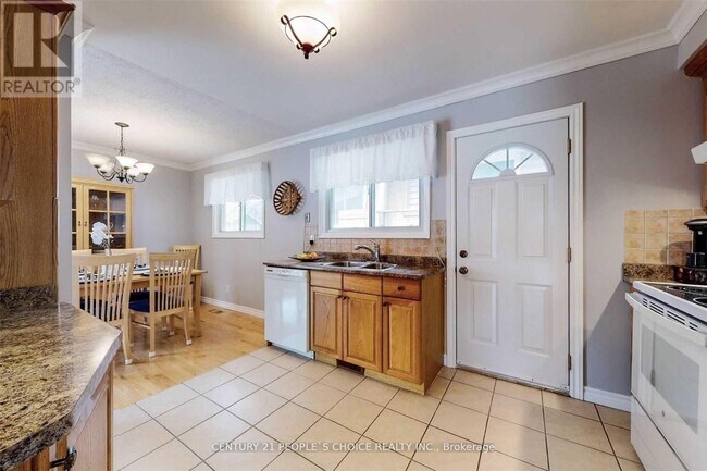 Building Photo - 5 Mid Pines Rd