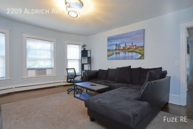 Foto del edificio - 2209 Aldrich Ave S