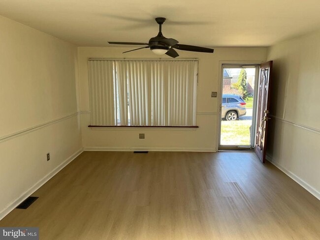 Building Photo - 509 Larkspur St