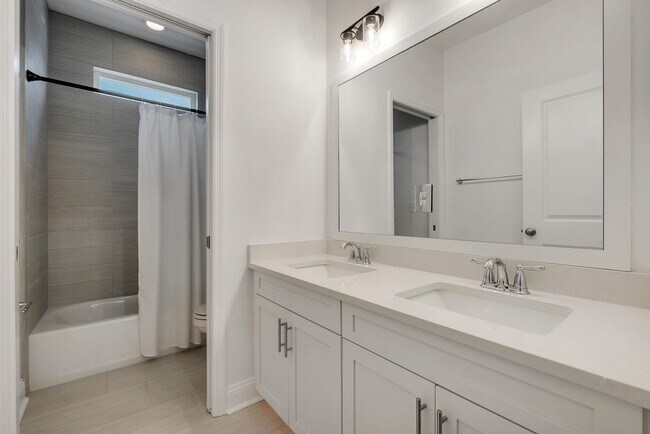 Foto del edificio - 251 Bienville Pl