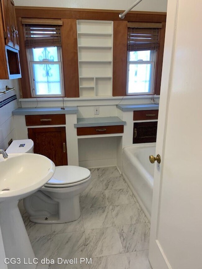 Foto del edificio - 3 br, 1 bath House - 3143 NE 12th Ave