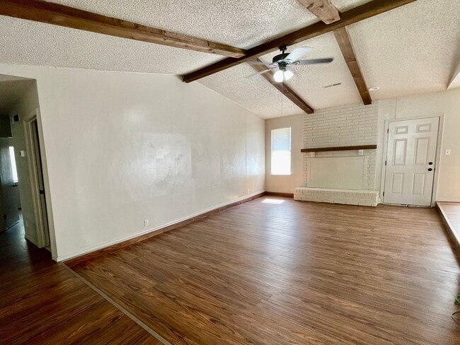 Building Photo - Updated 4 Bedroom Home