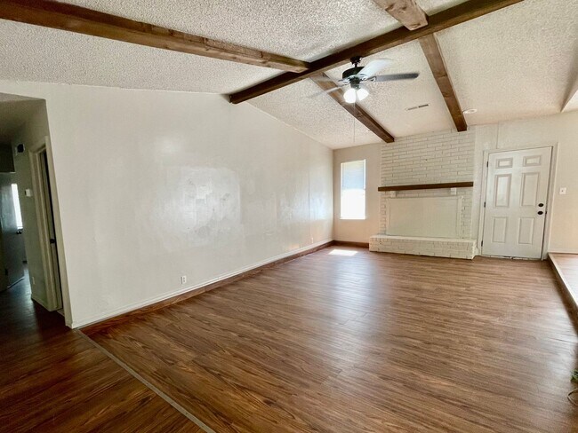 Foto del edificio - Updated 4 Bedroom Home