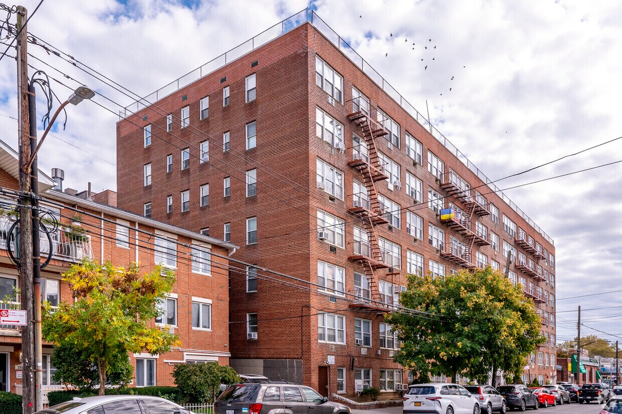 Primary Photo - 2555 E 12th St