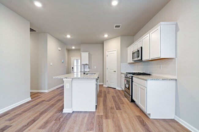 Building Photo - 3738 Spruce Cir