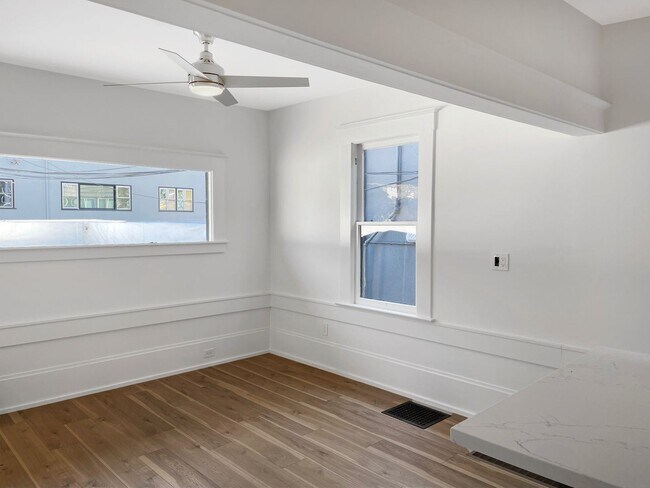 Foto del edificio - 1 br, 1 bath House - 15 Locust Ave Suite A