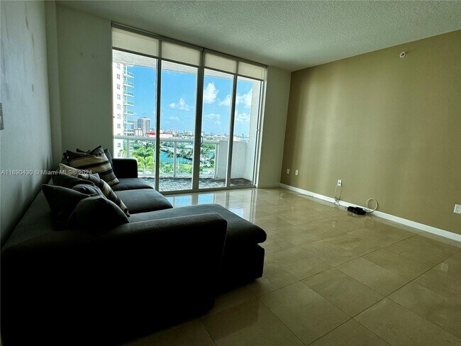 Building Photo - 7900 Harbor Island Dr