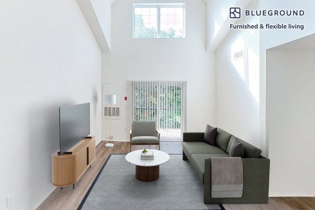 Building Photo - 100 Lexington Ridge Dr