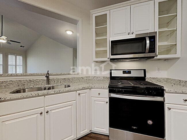 Building Photo - 1460 Redbud Way