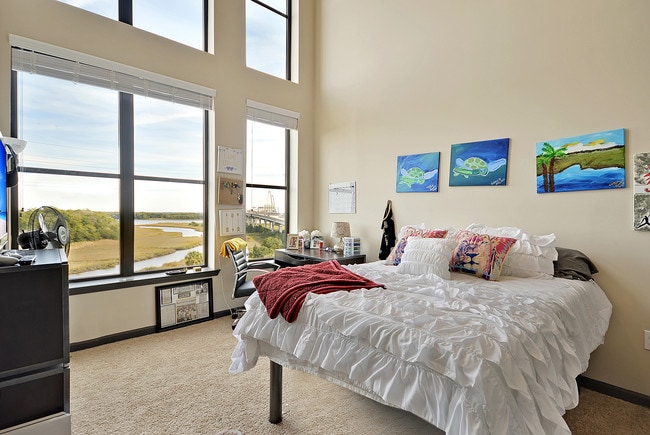 930 NoMo Bedroom-Vaulted Ceiling - 930 NoMo Apartments