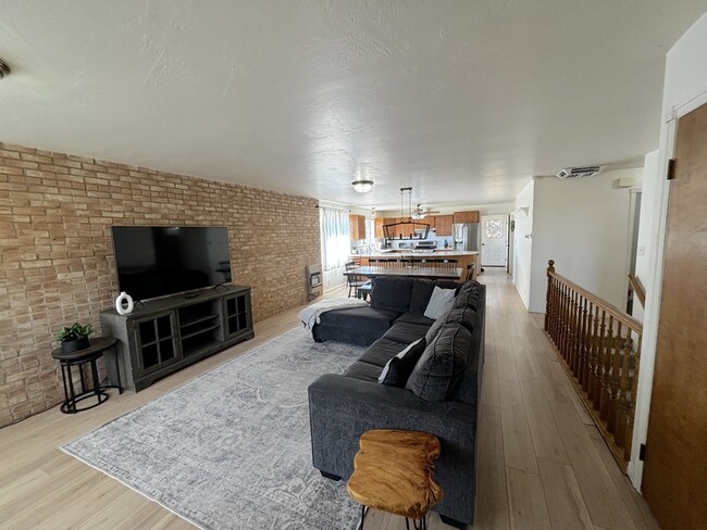 Foto del edificio - 2020 N Blue Mountain Rd