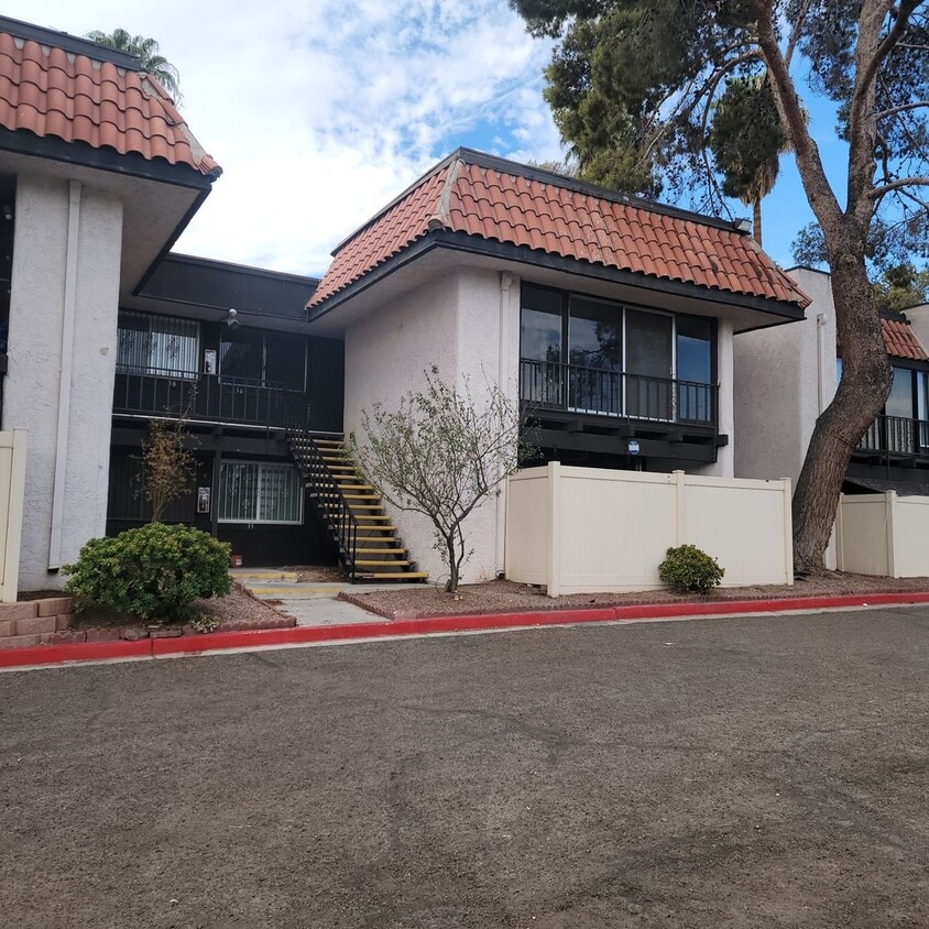 Primary Photo - Beautiful 1 Bedroom Condo Near The Strip