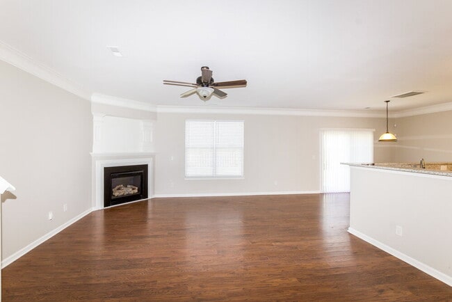 Building Photo - 6694 Sequoia Hills Dr
