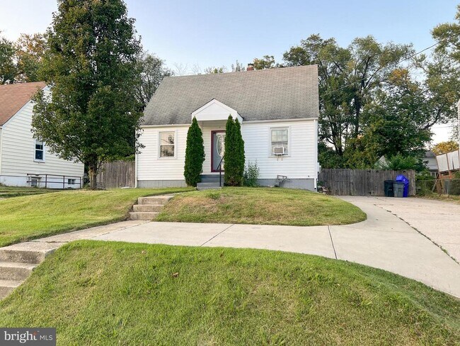 Building Photo - 2515 Randolph Rd