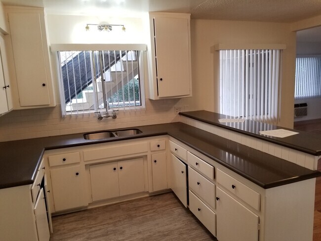 Updated kitchen - 1148 Western Ave