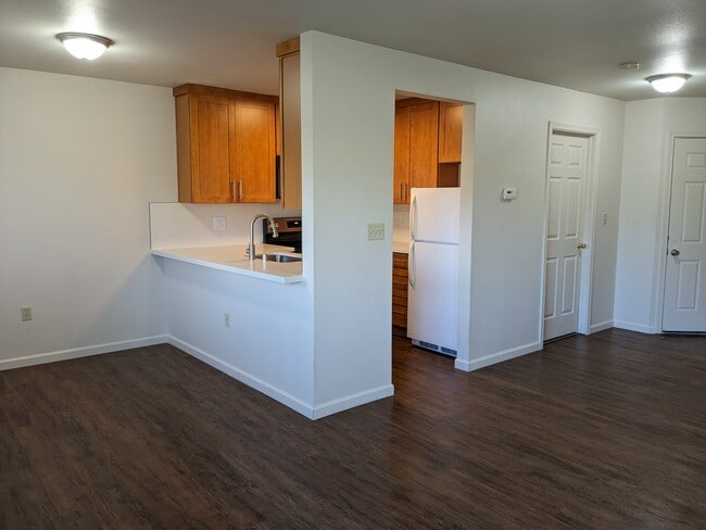 Kitchen - 1571 Kibler Ave