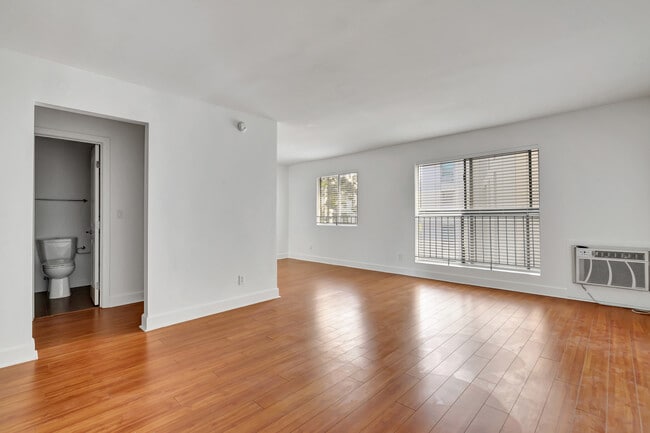 Foto del edificio - 10982 Roebling Ave