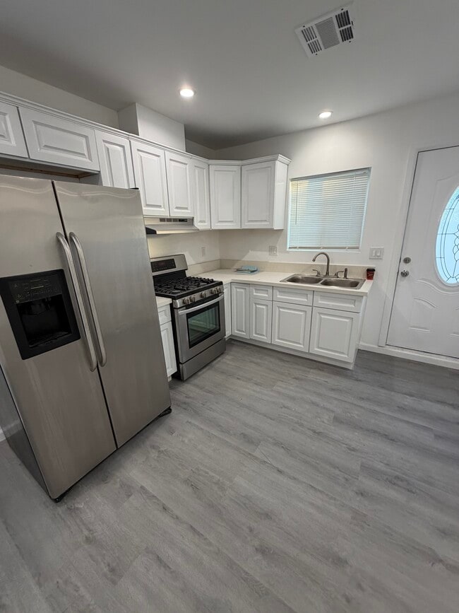 Foto del edificio - 6511 Clybourn Ave