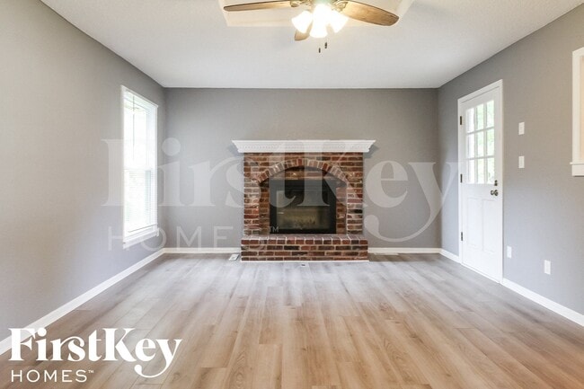 Building Photo - 303 Monroe Ave