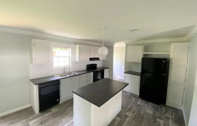 Building Photo - 7158 Sunnyside Dr