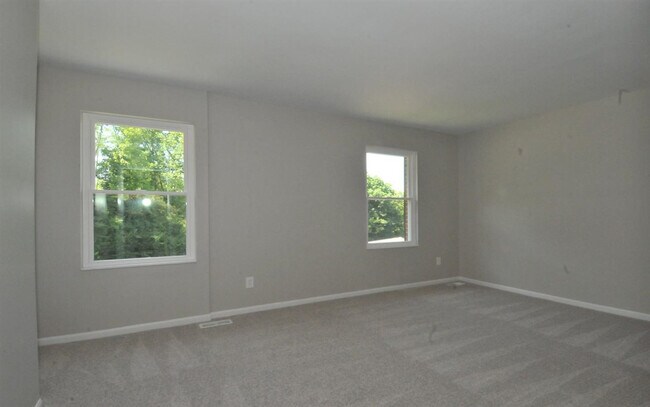Building Photo - 32 Kyles Ln