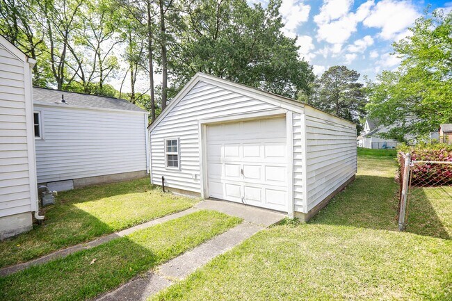 Building Photo - 209 Pennington Blvd