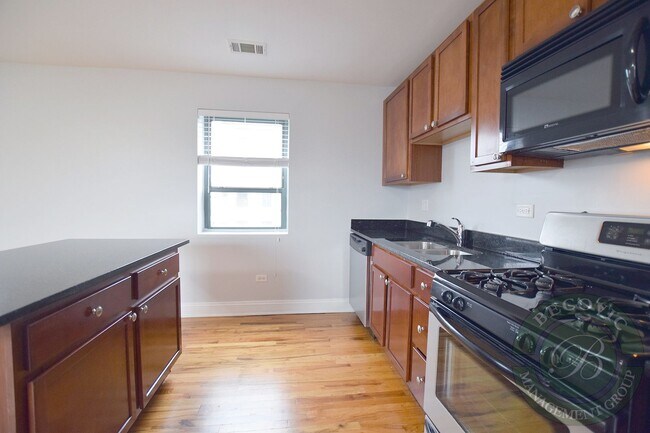 Foto del edificio - 7626 N Marshfield Ave