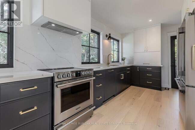 Building Photo - 3029 Eva Dr