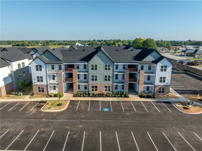 Foto del edificio - The Benton -  200 Ryan Unit Garland | Crittenden