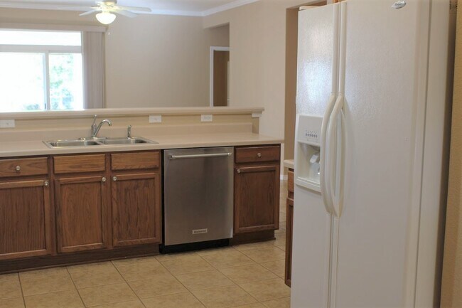 Foto del edificio - 103 Winter Drive-Unfurnished Sun City Rent...