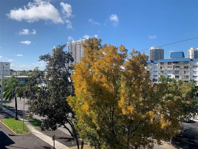 Foto del edificio - 3750 NE 170th St