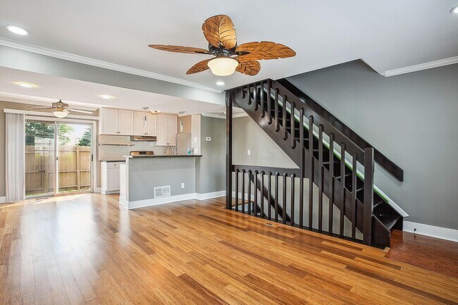 Foto del edificio - 4841 Stoneybrook Blvd