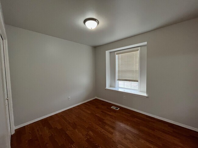 Building Photo - 1652 S Coronado Ave