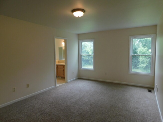 Building Photo - 490 Liberty Pointe Dr
