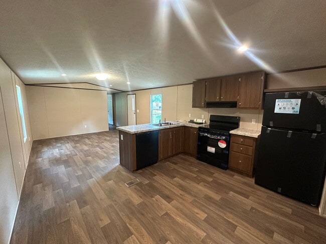 Building Photo - 106 Norwood Dr