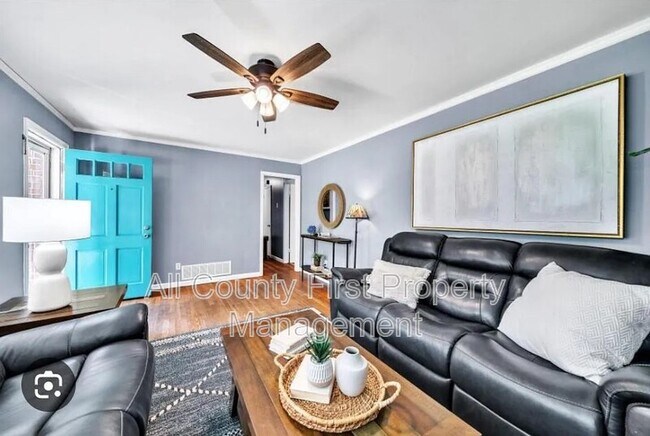 Foto del edificio - 4106 N Shallowford Rd