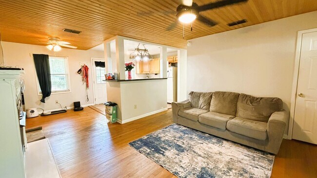 Building Photo - 1626 Mayhew St
