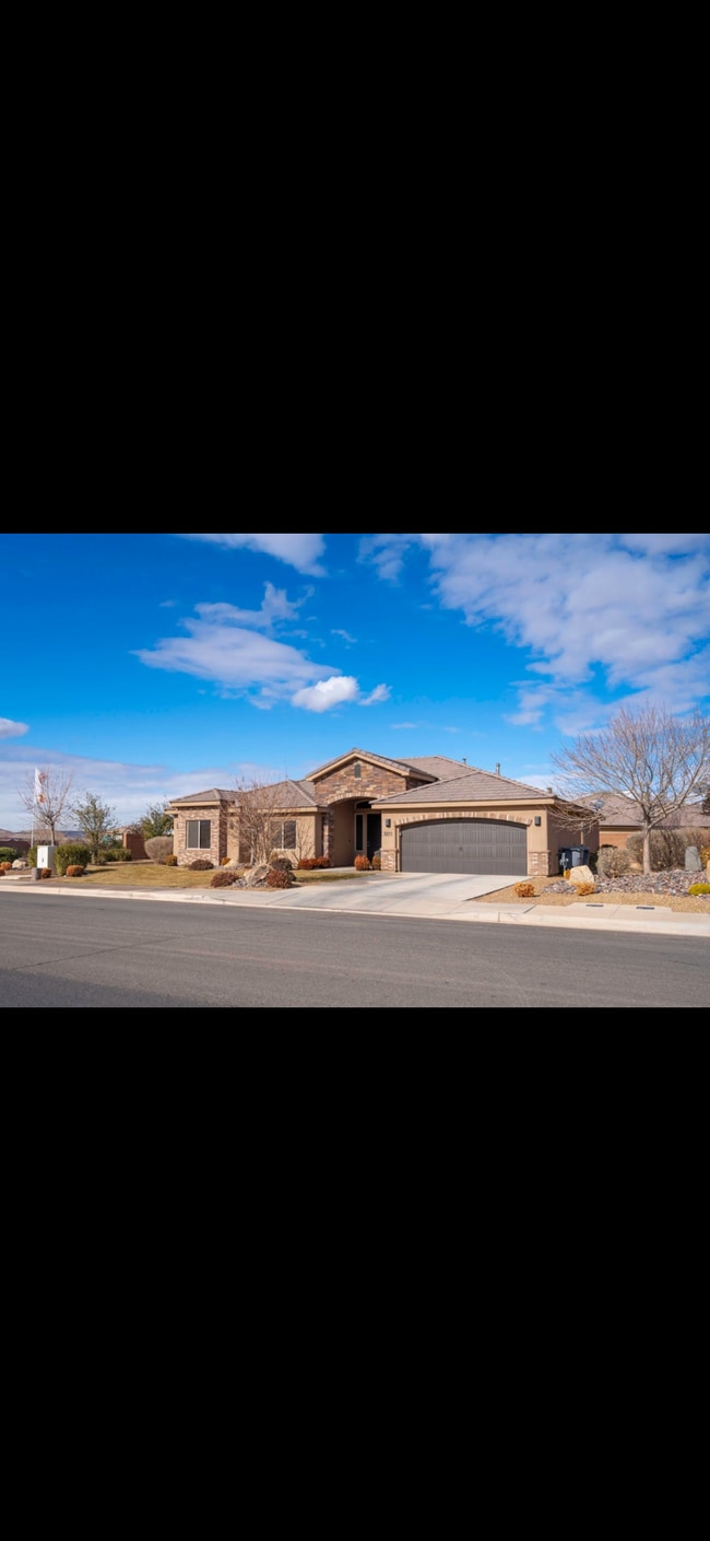 Building Photo - 3011 E Crimson Ridge Dr