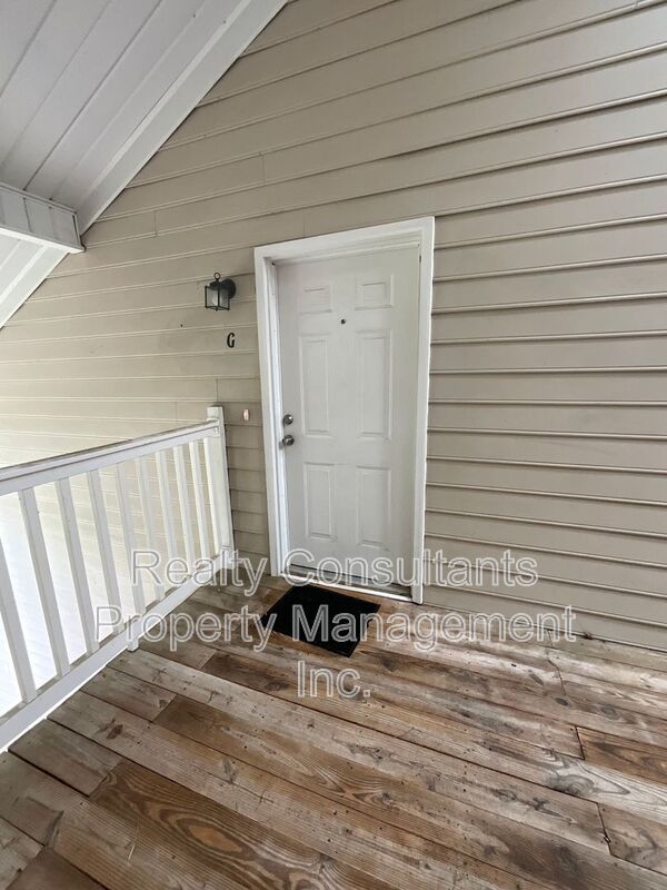 Building Photo - 7117 W Friendly Ave