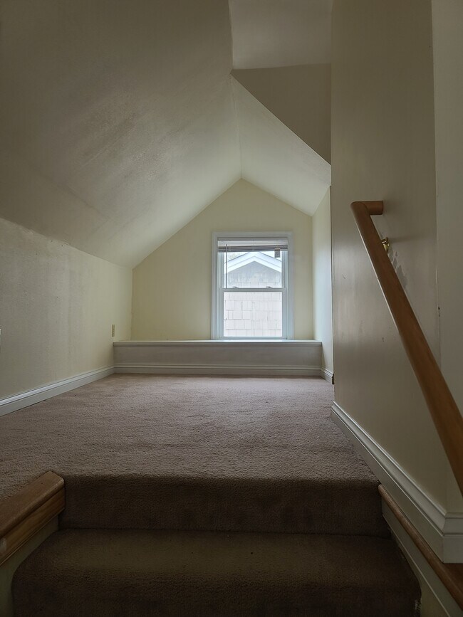 Building Photo - 412 26th St
